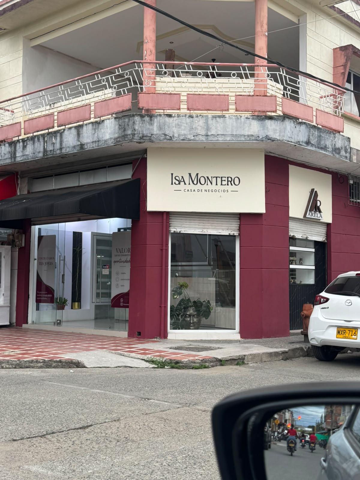 Exterior del local de Isa Montero Casa de Negocios, en la esquina de Calle 9 con carrera 12, Zarzal